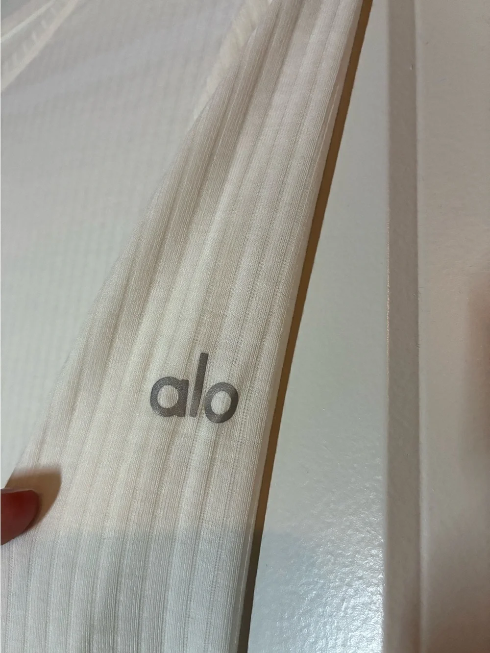 ALO Yoga Ribbed Sea Coast Long Sleeve in Ivory Size Medium